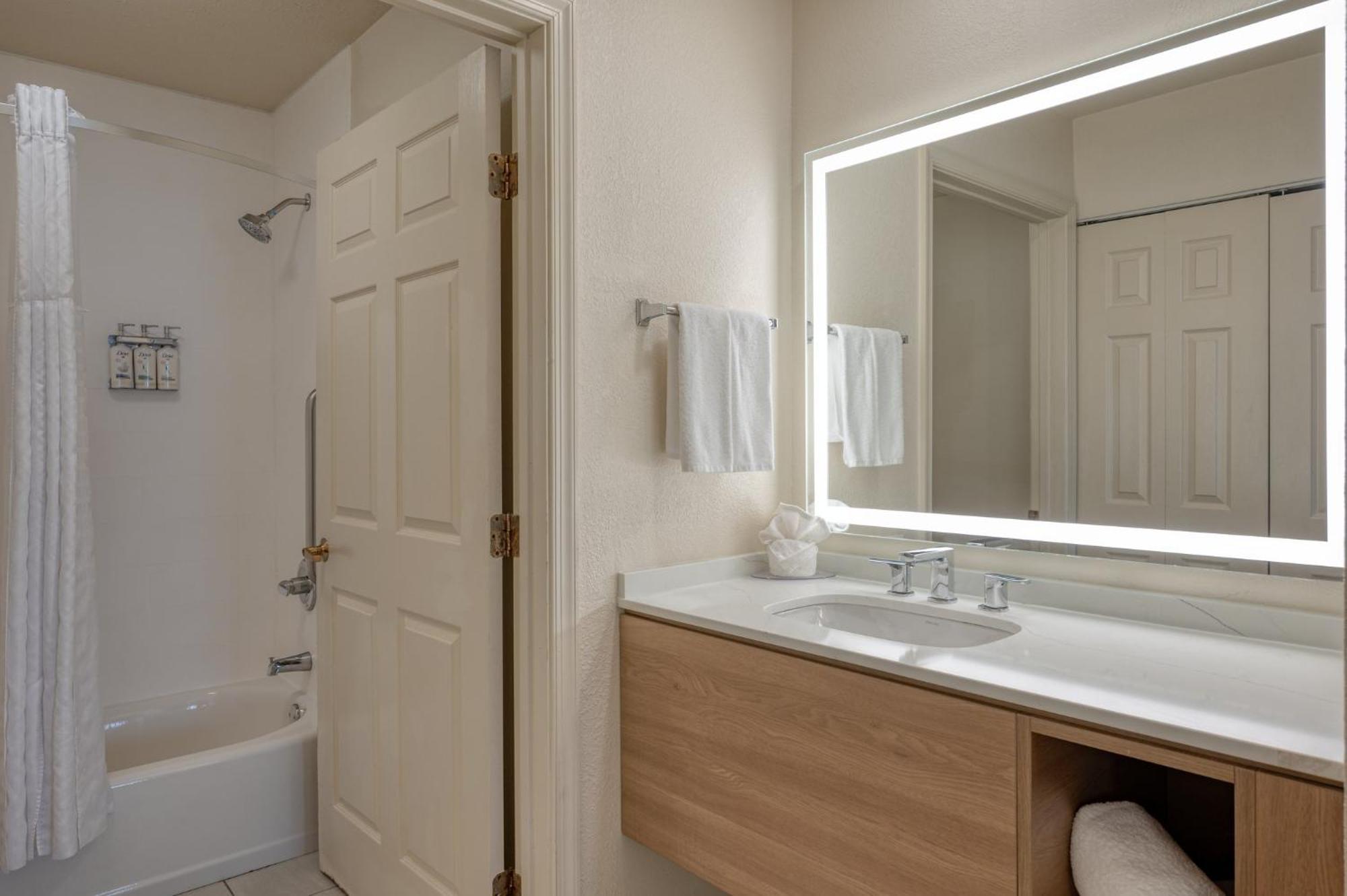 Staybridge Suites Allentown Airport Lehigh Valley By Ihg Bagian luar foto