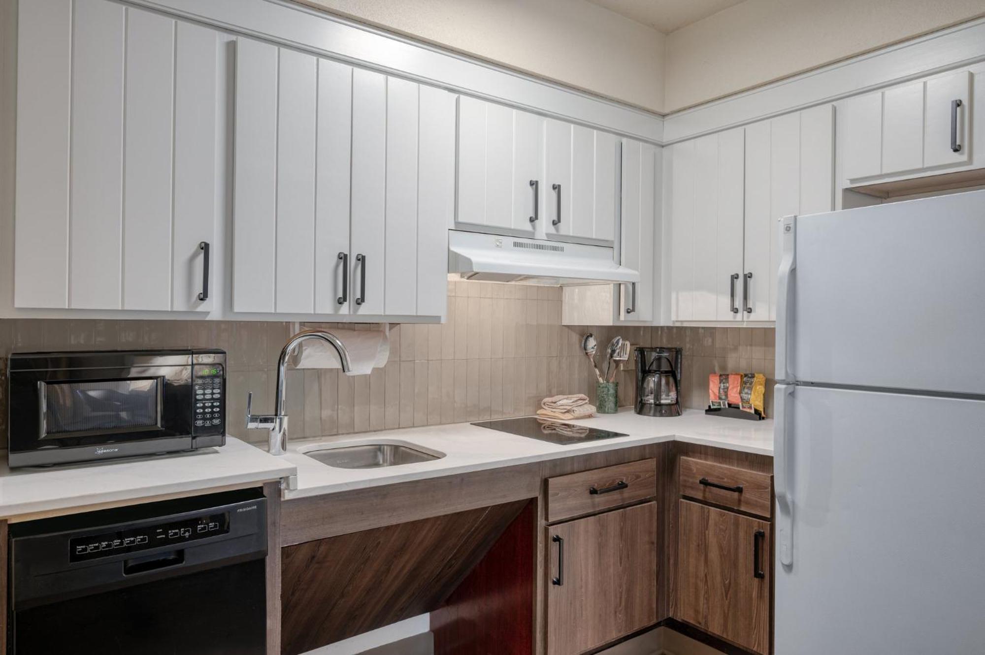 Staybridge Suites Allentown Airport Lehigh Valley By Ihg Bagian luar foto